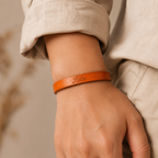 Bracelet en cuir réglable avec boucle métallique